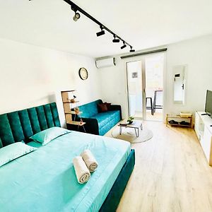 Deluxe Studio